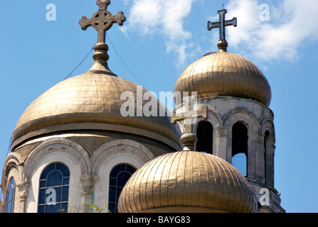 Cupole a cipolla della Dormizione della Theotokos cattedrale, conosciuta anche come Cattedrale dell Assunzione, Varna, Bulgaria Foto Stock