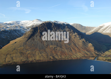 Sopra Yewbarrow Wastwater dalla testa Illgill Wasdale nel Lake District inglese Foto Stock