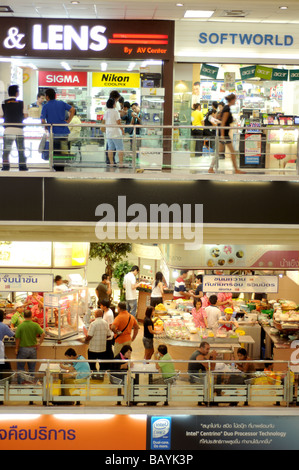 Pantip plaza thanon phetburi pratunam Bangkok in Thailandia Foto Stock