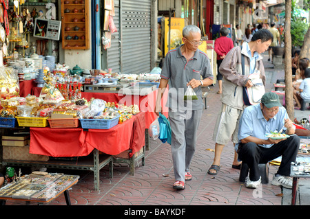 Thanon charoen krung scena chinatown Bangkok in Thailandia Foto Stock