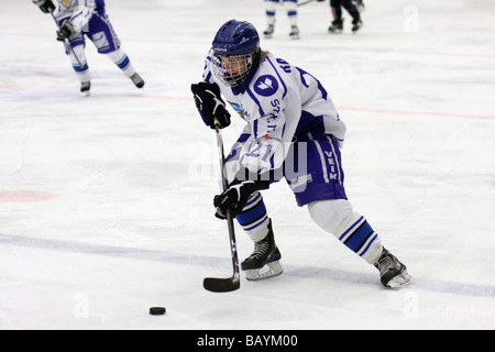 Terminare il giocatore n. 21 Toni Rajala a U18 ice-hockey tournament. Foto Stock