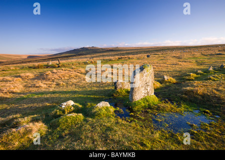 Merrivale righe di pietra formano parte di un bronzo megalitico Age complex Parco Nazionale di Dartmoor Devon England Foto Stock
