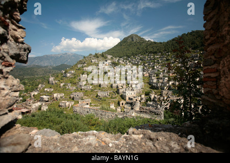 Vista su Kaya Koyu, abbandonati villaggio greco vicino Olu Deniz in Turchia Foto Stock