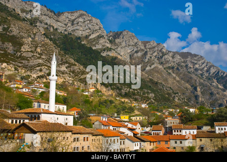 La moschea e le case di Kruja Albania Europa Foto Stock