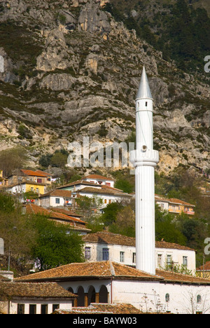 La moschea e le case di Kruja Albania Europa Foto Stock