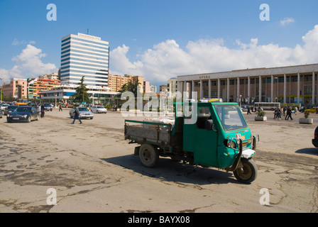 Sheshi Skenderbej square a Tirana in Albania in Europa Foto Stock