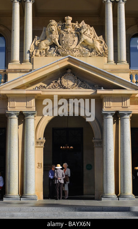 Ingresso alla casa doganale, un esempio tipico di questo tipo di grande architettura di pietra arenaria che una volta dominava Sydney. Foto Stock