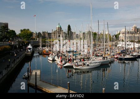 Barche a vela nel porto interno per la Swiftsure regate in Victoria, BC, Canada. Foto Stock