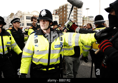 La polizia in servizio presso la Mayday proteste in Brighton questo Bank Holiday Foto Stock