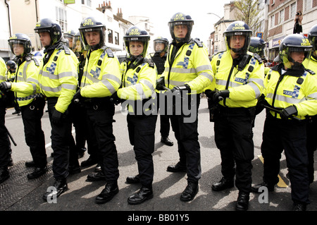 La polizia in servizio presso la Mayday proteste in Brighton questo Bank Holiday Foto Stock