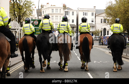 Polizia a Cavallo sul dazio a Mayday proteste a Brighton Regno Unito Foto Stock