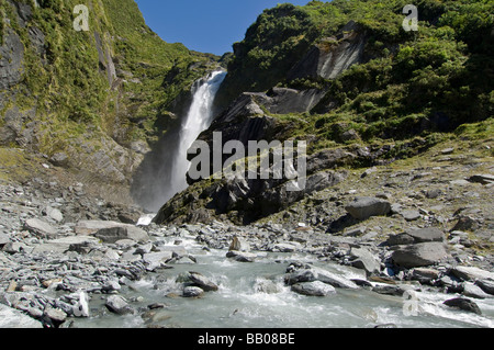 La cascata nel West Matukituki Valley Mt Aspiring National Park Isola del Sud della Nuova Zelanda Foto Stock