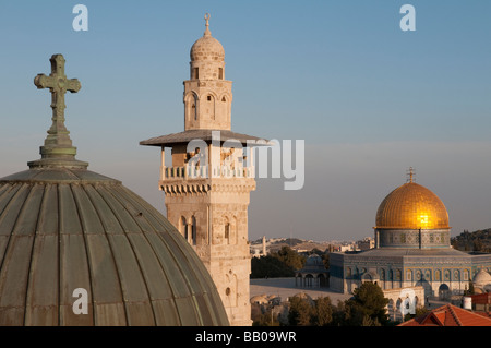 Israele. Gerusalemme la città vecchia. Ecce homo dome con Cupola della roccia in bkgd Foto Stock