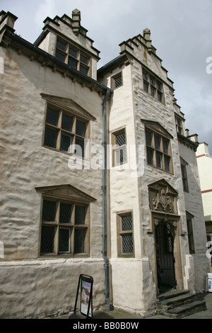 Città di Conwy, Galles. Ingresso principale al XVI secolo casa storica la Plas Mawr o Grande Hall di Conwy's High Street. Foto Stock