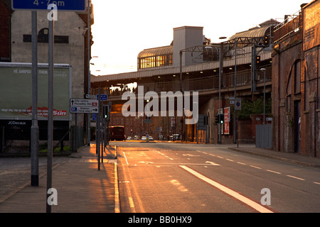 Fairfield Street, accanto alla stazione di Piccadilly, Manchester, Regno Unito Foto Stock