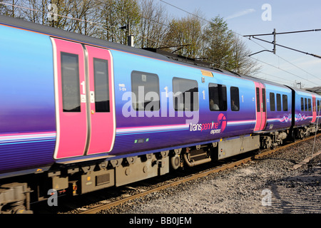 Primo Transpennine Express, classe DMU 185 Desiro, numero 185 123 alla velocità. Linea principale costa occidentale, Lambrigg, Cumbria, Inghilterra. Foto Stock