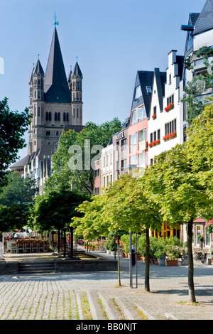 Chiesa del grande San Martin e il centro storico (Altstadt), Colonia, Germania Foto Stock