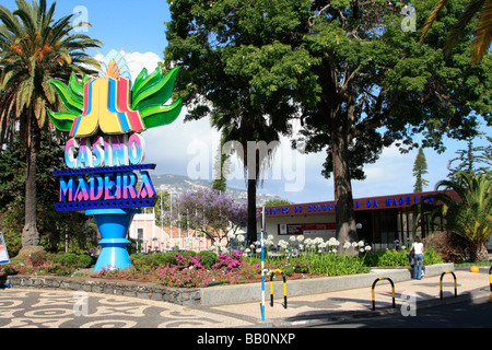 Funchal Madeira città in riva al mare isola portoghese nella metà Oceano Atlantico Foto Stock