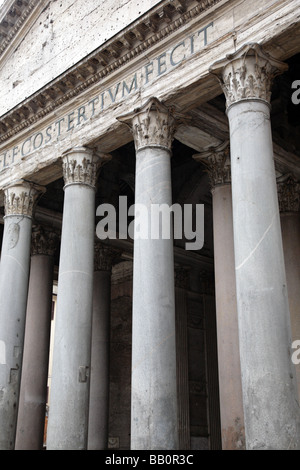 Colonne di antica Panteon a Roma Italia Foto Stock