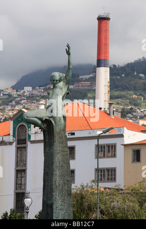 Funchal Madeira città in riva al mare isola portoghese nella metà Oceano Atlantico Foto Stock