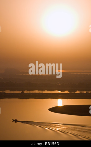 Vista del Jumeirah Palm Island a sunrise Dubai Foto Stock