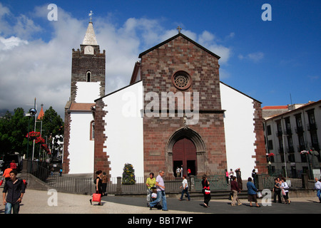 Funchal Madeira città in riva al mare isola portoghese nella metà Oceano Atlantico Foto Stock