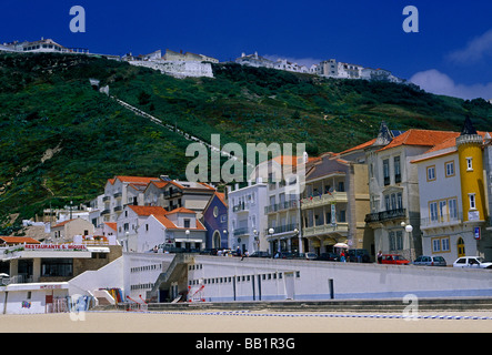 Lungomare, Nazare, Distretto di Leiria, Portogallo, Europa Foto Stock