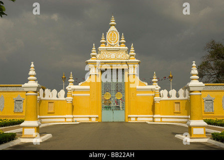 Cambogia. Phnom Penh. Royal Palace. Porta Vittoria. Foto Stock