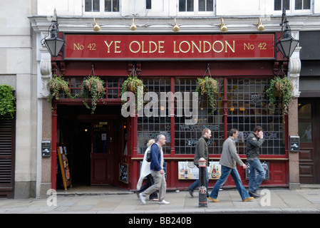 Ye Olde London pub di Ludgate Hill City of London Foto Stock