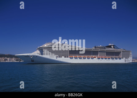 Crociera MSC Nave Fantasia entrando nel porto di Palma di Maiorca Isole Baleari Spagna 30 Aprile 2009 Foto Stock