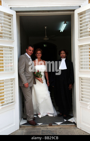 Antille Olandesi Bonaire Kralendijk cerimonia di nozze di una coppia olandese presso il municipio e il palazzo del governo Foto Stock