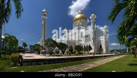 Giardino del sultano la Moschea di Omar Ali Saifuddien,bandar seri begawan , Brunei,Borneo,Malesia,l'Asia, la moschea in Brunei Foto Stock