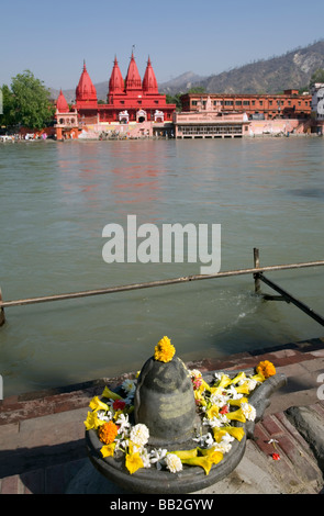 Shiva lingam. Fiume Gange. Haridwar. Uttarakhand. India Foto Stock