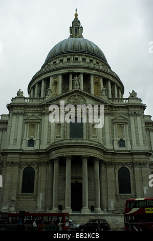 La parte anteriore della Cattedrale di San Paolo a Londra Foto Stock