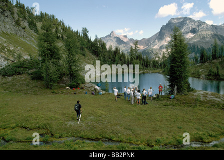 Gli escursionisti escursioni nella regione alpina di Purcell montagne, Bugaboo Parco Provinciale, BC, British Columbia, Canada Foto Stock