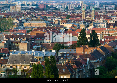 Croatia-Zagreb. Vista aerea della parte inferiore della città al tramonto Foto Stock