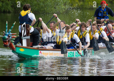 Dragon Boat gare a Abingdon, 2009 37 Foto Stock