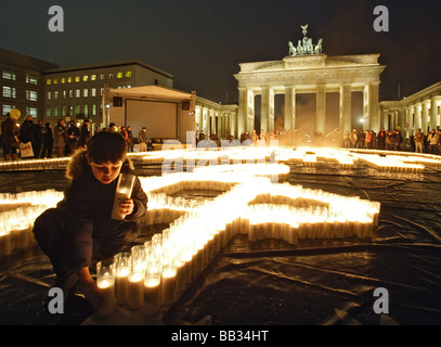 Celebrazione del sessantesimo anniversario della Dichiarazione Universale dei Diritti dell'uomo presso la Porta di Brandeburgo Foto Stock