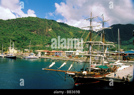 Caraibi, Santa Lucia, Soufriere. Barche nel porto. Foto Stock