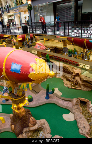 Canada, Alberta, Edmonton. West Edmonton Mall. Il Canada è la seconda destinazione piu visitata toped solo dalle Cascate del Niagara. Foto Stock