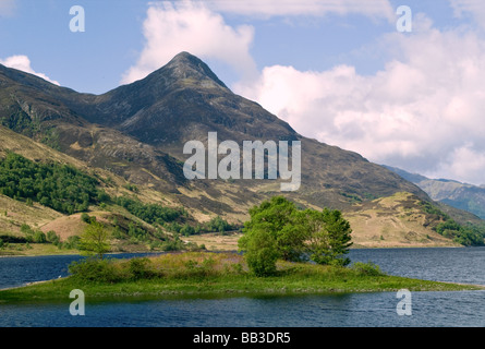 Il Pap di Glencoe dalle sponde del Loch Leven Scozia Scotland Foto Stock