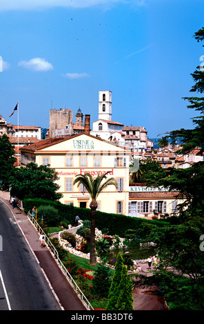 Vista della città storica Grasse vecchio e famoso parfumerie Fragonard Sud della Francia EU FR FRA Francia Provence Alpes Côte Foto Stock