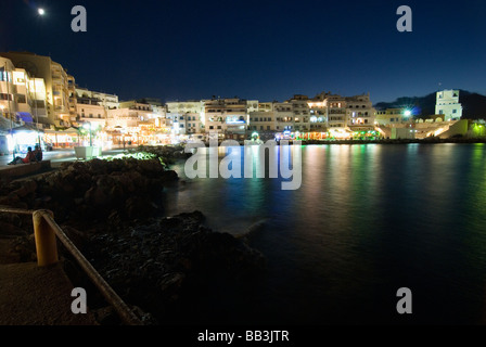 Isola greca Karpathos: Pigadia di notte Foto Stock