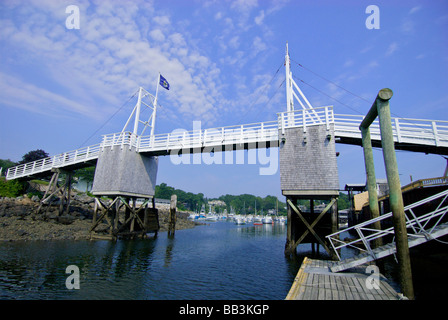 Stati Uniti d'America, New England, Maine, Ogunquit, ponte levatoio in Perkins Cove Foto Stock