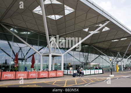 Stansted Aeroporto di arrivo e di partenza ingresso essex England Regno unito Gb Foto Stock