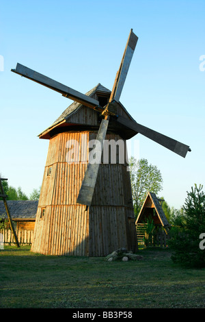 Mulino a vento a Dubicze Cerkiewne villaggio regione Podlasie Polonia Foto Stock