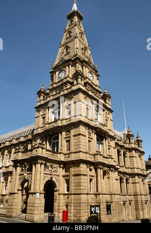 Halifax Town Hall Calderdale progettato da Sir Charles Barry nel gotico StyleIt è una Grade II * listed building 4 Agosto 18 Foto Stock