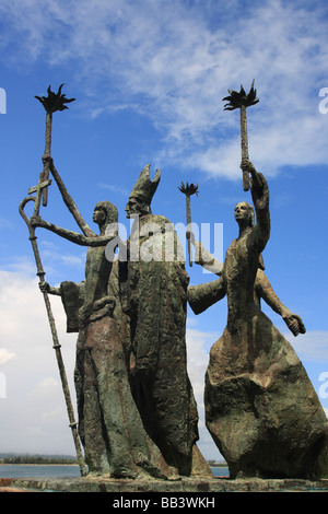 Plazuela de la Rogativa monumento, processione religiosa ordinata dal governatore nel 1797, un vescovo e tre donne torce di contenimento Foto Stock