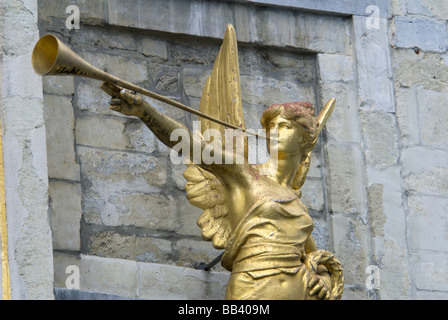 L'Europa, Belgio, Fiandre, Bruxelles, Angelo, dettaglio nella Grand Place, La Maison des Ducs de Brarant Foto Stock