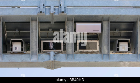 Toll telecamere montate su un gantry Foto Stock